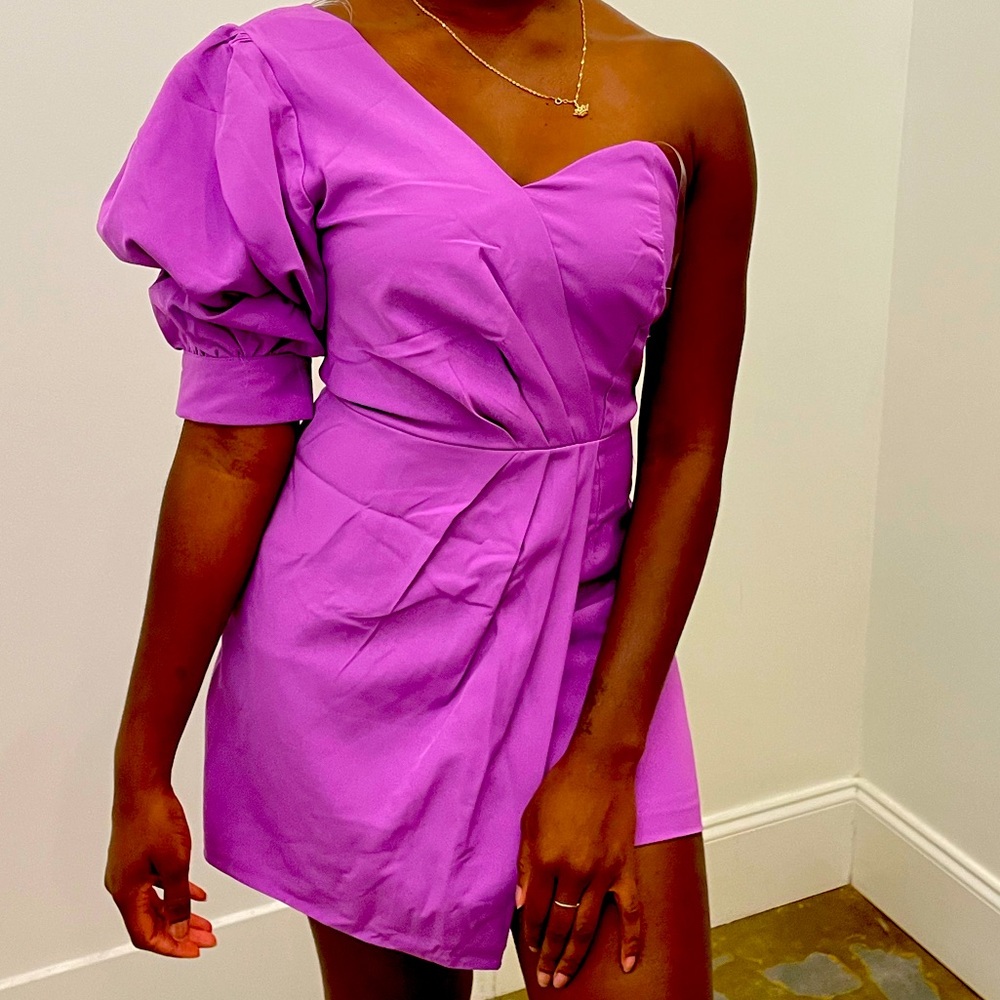One shoulder puff dress